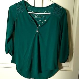 Mid length sleeve t shirt